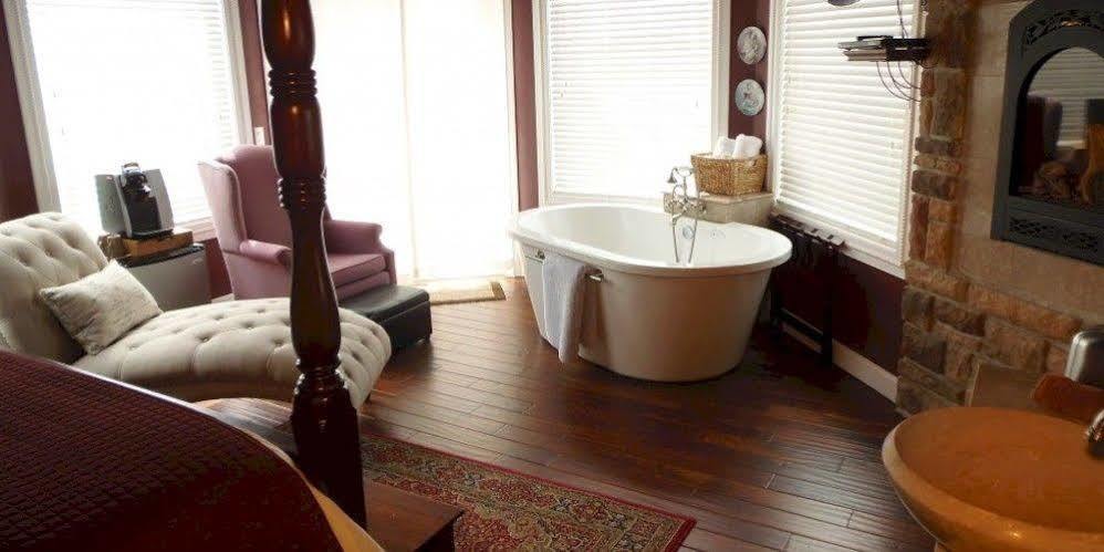Collins Inn & Seaside Cottages (Adults Only) Ошен Шорс Екстер'єр фото
