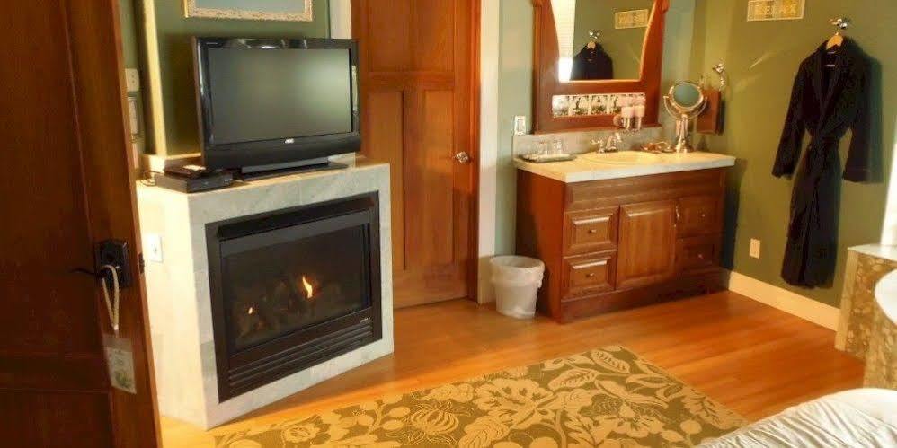 Collins Inn & Seaside Cottages (Adults Only) Ошен Шорс Екстер'єр фото