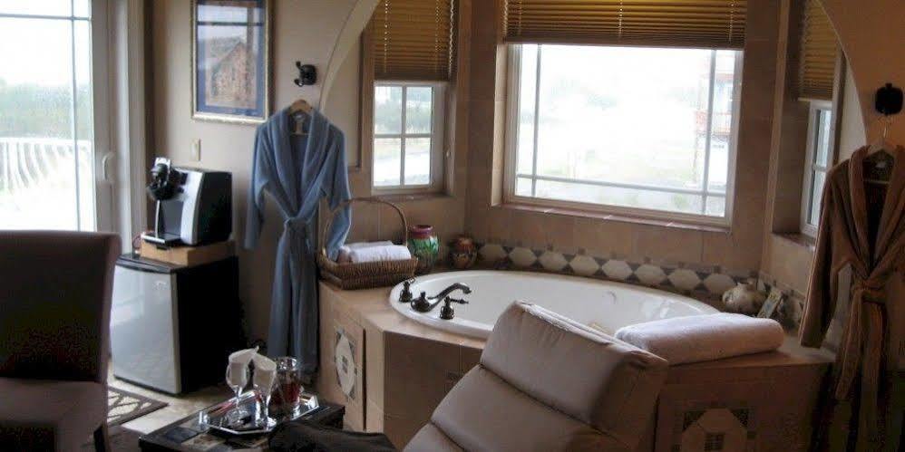 Collins Inn & Seaside Cottages (Adults Only) Ошен Шорс Екстер'єр фото