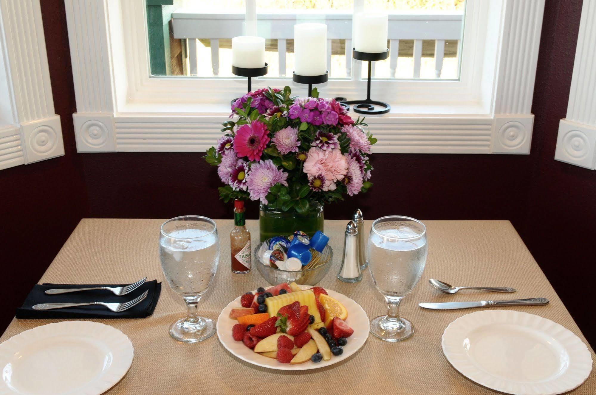 Collins Inn & Seaside Cottages (Adults Only) Ошен Шорс Екстер'єр фото