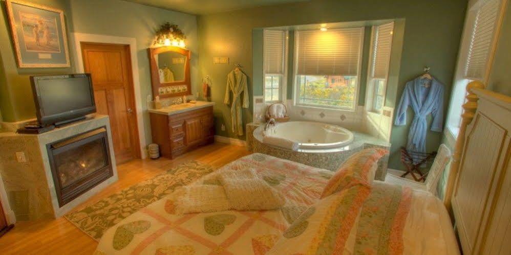 Collins Inn & Seaside Cottages (Adults Only) Ошен Шорс Екстер'єр фото
